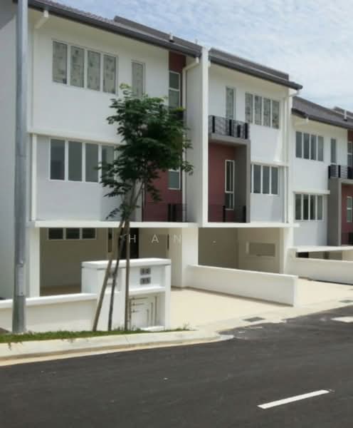 Rumah Bandar untuk Dijual di Kampung Pulau Meranti (Puchong) - Han . - Exterior - PropertyGuru.com.my