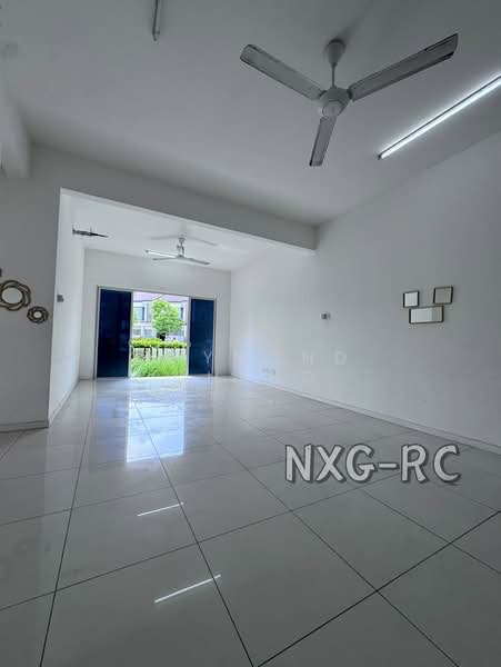 Rumah Teres untuk Dijual di Bandar Tropicana Aman (Telok Panglima Garang) - Raymond Cheng - Living Room - PropertyGuru.com.my