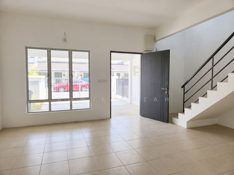 2-storey Terraced House for Sale in Iringan Bayu (Seremban) - Bowie Cheah - Living Room - PropertyGuru.com.my