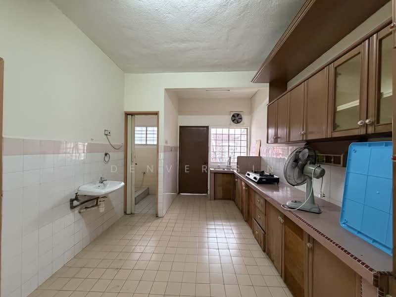 Rumah Teres 2 Tingkat untuk Dijual di Taman Taynton View (Cheras) - Denver Sin - Kitchen - PropertyGuru.com.my
