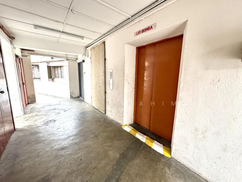 Pangsapuri untuk Dijual di Pangsapuri Dahlia Court - Azli Ibrahim - Corridor - PropertyGuru.com.my