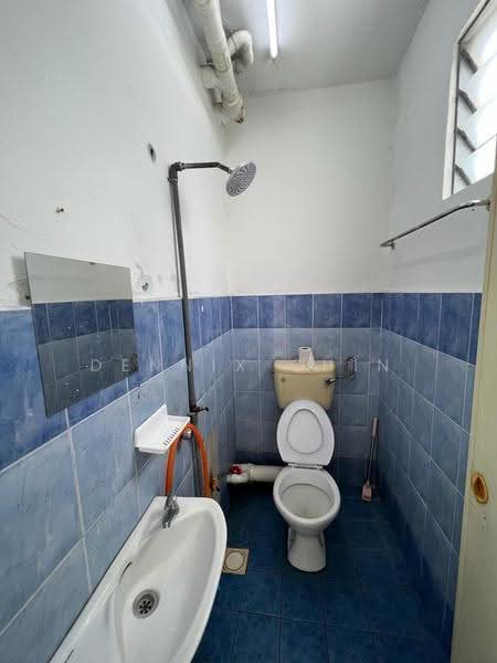 Apartment for Sale at Mentari Court - Dennix Chin - Bathroom - PropertyGuru.com.my