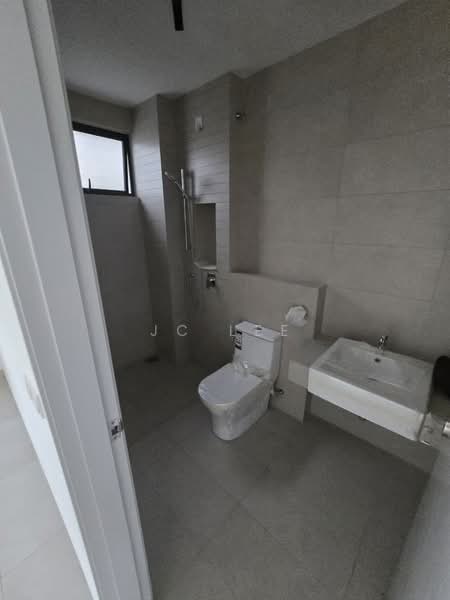 Rumah Teres 2 Tingkat untuk Dijual di Telok Panglima Garang (Selangor) - JC Lee - Master Bathroom - PropertyGuru.com.my