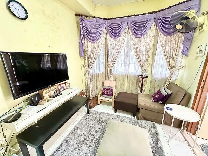2-storey Terraced House for Sale in Taman Putra (Ampang) - Azli Ibrahim - Living Room - PropertyGuru.com.my