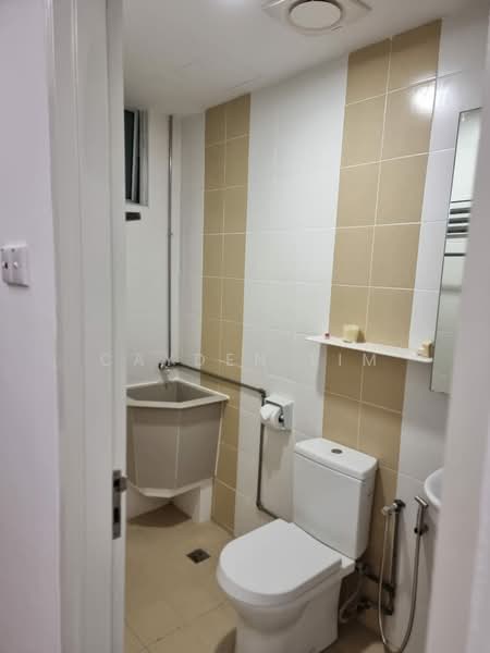 Kondominium untuk Disewa di The Waterfront Condominium - Cayden Lim - Bathroom - PropertyGuru.com.my
