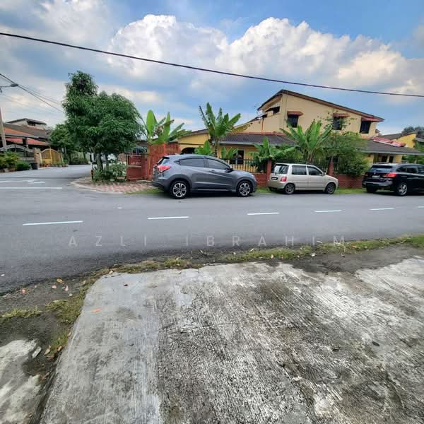Rumah Teres 1 Tingkat untuk Dijual di Taman Sri Serdang (Seri Kembangan) - Azli Ibrahim - Exterior - PropertyGuru.com.my