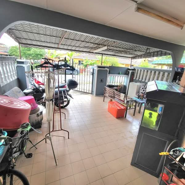 Rumah Teres 1 Tingkat untuk Dijual di Taman Sri Serdang (Seri Kembangan) - Azli Ibrahim - Exterior - PropertyGuru.com.my
