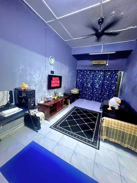Rumah Teres 1 Tingkat untuk Dijual di Taman Sri Serdang (Seri Kembangan) - Azli Ibrahim - Living Room - PropertyGuru.com.my