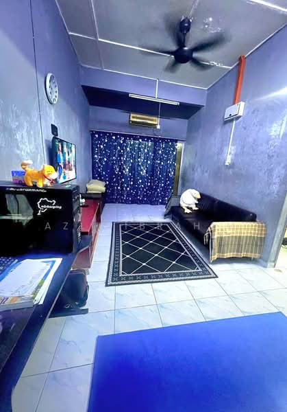 Rumah Teres 1 Tingkat untuk Dijual di Taman Sri Serdang (Seri Kembangan) - Azli Ibrahim - Living Room - PropertyGuru.com.my