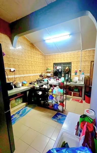 Rumah Teres 1 Tingkat untuk Dijual di Taman Sri Serdang (Seri Kembangan) - Azli Ibrahim - Kitchen - PropertyGuru.com.my