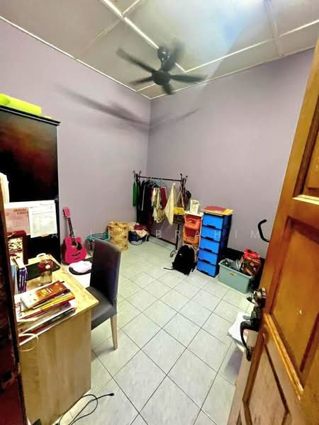 Rumah Teres 1 Tingkat untuk Dijual di Taman Sri Serdang (Seri Kembangan) - Azli Ibrahim - Study - PropertyGuru.com.my