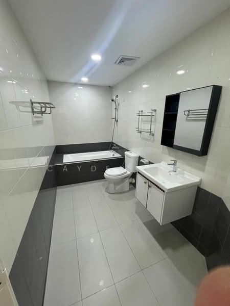 Servis Apartment untuk Disewa di Birch Regency @ Penang Times Square - Cayden Lim - Bathroom - PropertyGuru.com.my