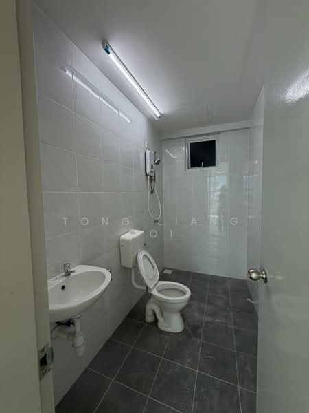 Kondominium untuk Disewa di The Zen - Tong Liang Ooi - Bathroom - PropertyGuru.com.my