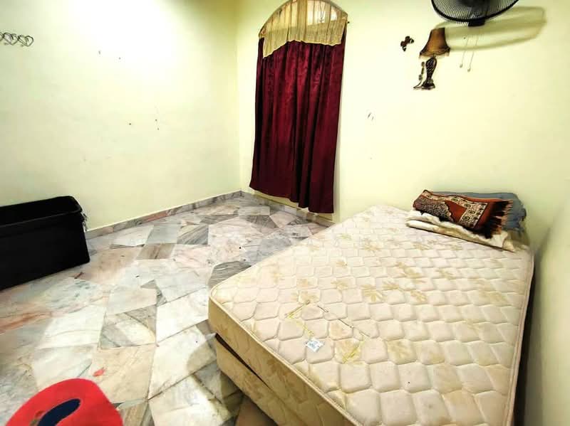 1.5-storey Terraced House for Sale in Bandar Tun Hussein Onn (Cheras) - Asyraf Azman - Bedroom - PropertyGuru.com.my