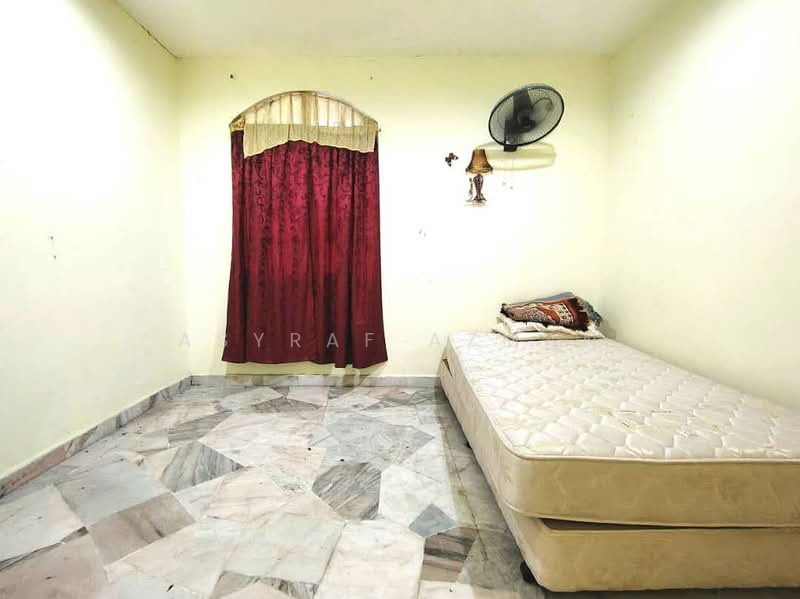 1.5-storey Terraced House for Sale in Bandar Tun Hussein Onn (Cheras) - Asyraf Azman - Bedroom - PropertyGuru.com.my