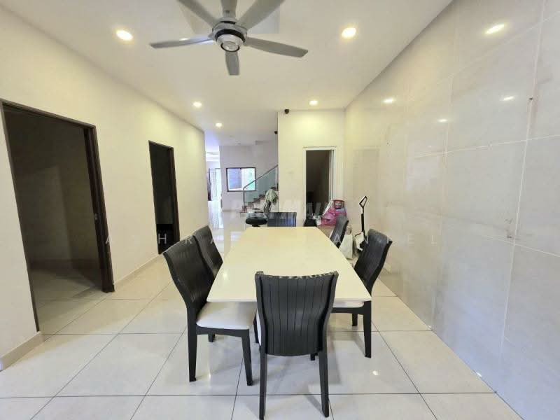 Rumah Berkembar untuk Dijual di Kampung Rantau Panjang (Kapar) - Ashraff Daniel - Dining Room - PropertyGuru.com.my