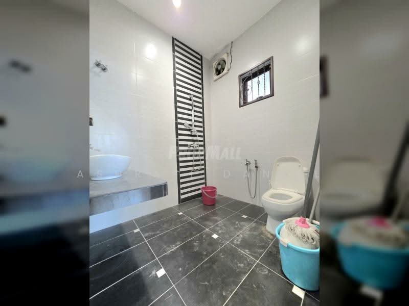 Rumah Berkembar untuk Dijual di Kampung Rantau Panjang (Kapar) - Ashraff Daniel - Bathroom - PropertyGuru.com.my