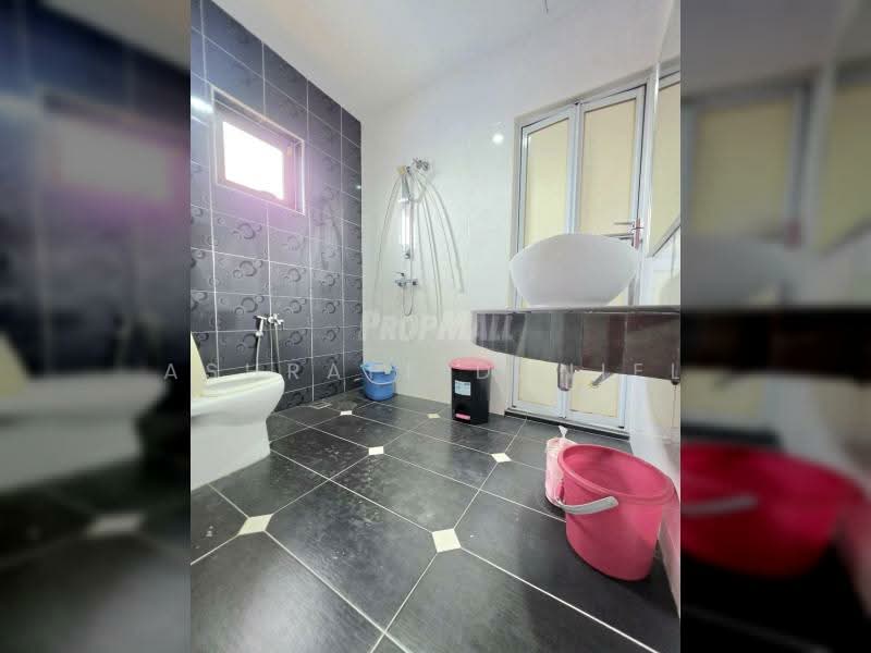 Rumah Berkembar untuk Dijual di Kampung Rantau Panjang (Kapar) - Ashraff Daniel - Bathroom - PropertyGuru.com.my