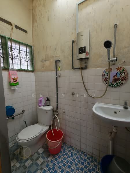 Rumah Teres 2 Tingkat untuk Dijual di Taman Chi Liung (Klang) - Kelly Teo - Bathroom - PropertyGuru.com.my