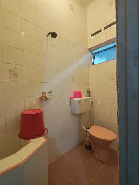 Rumah Teres 2 Tingkat untuk Dijual di Taman Chi Liung (Klang) - Kelly Teo - Bathroom - PropertyGuru.com.my