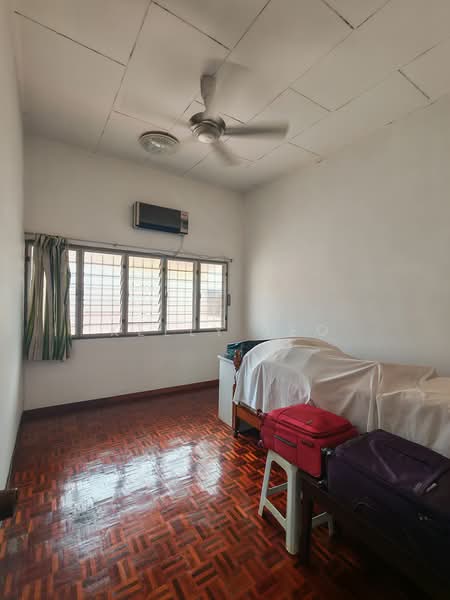 Rumah Teres 2 Tingkat untuk Dijual di Taman Chi Liung (Klang) - Kelly Teo - Bedroom - PropertyGuru.com.my