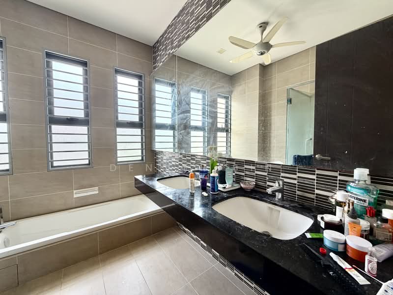 Rumah Teres 2.5 Tingkat untuk Dijual di Taman Taynton View (Cheras) - Denver Sin - Bathroom - PropertyGuru.com.my