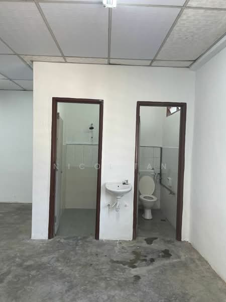 Pejabat untuk Disewa di Taman Bukit Minyak (Bukit Minyak) - Nicol Tan - Bathroom - PropertyGuru.com.my