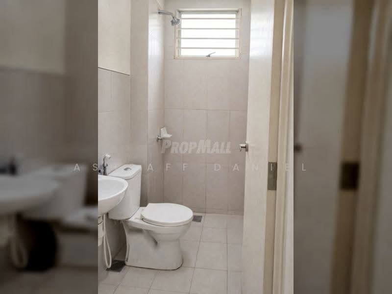 Rumah Teres untuk Dijual di Bandar Country Homes (Rawang) - Ashraff Daniel - Bathroom - PropertyGuru.com.my