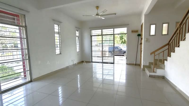 Terraced House for Sale in Sungai Buloh (Selangor) - Fahana Rashid - Living Room - PropertyGuru.com.my