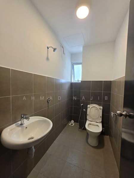 Pangsapuri untuk Disewa di Residensi Akasia Jubilee - Ahmad Najib - Bathroom - PropertyGuru.com.my