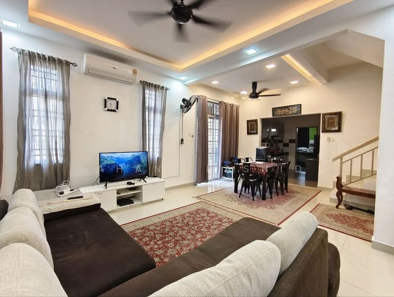 2-storey Terraced House for Sale in Sungai Buloh (Selangor) - Fahana Rashid - Living Room - PropertyGuru.com.my