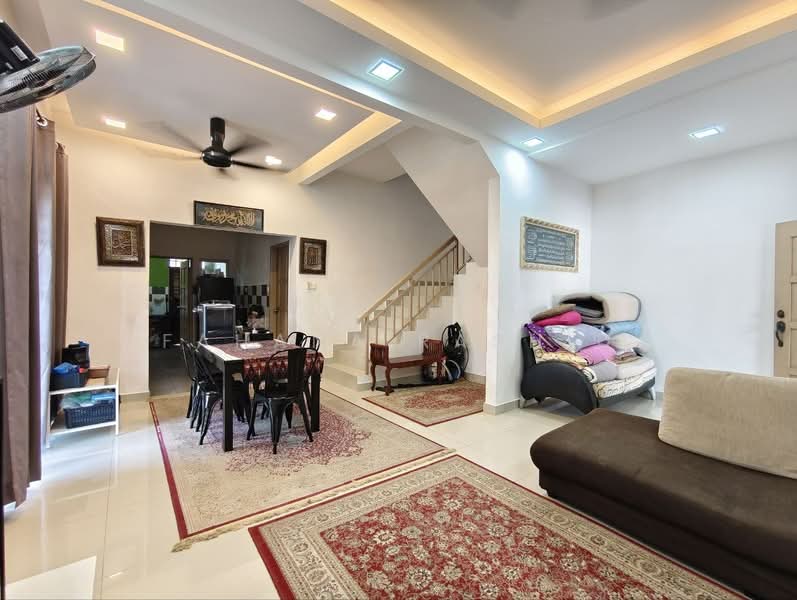 2-storey Terraced House for Sale in Sungai Buloh (Selangor) - Fahana Rashid - Living Room - PropertyGuru.com.my