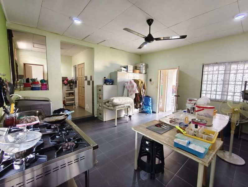 2-storey Terraced House for Sale in Sungai Buloh (Selangor) - Fahana Rashid - Kitchen - PropertyGuru.com.my
