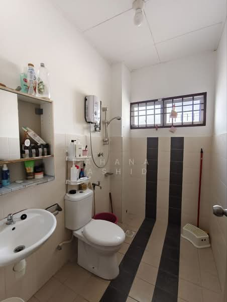 2-storey Terraced House for Sale in Sungai Buloh (Selangor) - Fahana Rashid - Bathroom - PropertyGuru.com.my