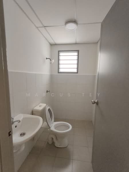 Pangsapuri untuk Dijual di Denai Nusantara Apartment - Marcus Tey - Bathroom - PropertyGuru.com.my