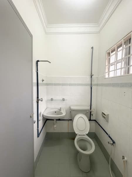 Rumah Teres 2 Tingkat untuk Dijual di Usj 24 (Subang Jaya) - JUMIDAH (JUE) - Bathroom - PropertyGuru.com.my