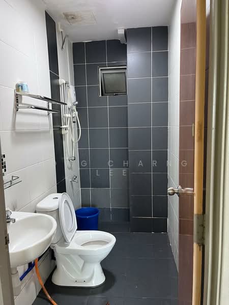 Apartment for Rent at Zennith Suites (Pangsapuri Kebun Teh) - Hong Charng Lee - Bathroom - PropertyGuru.com.my