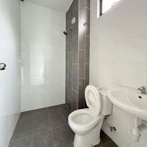 Townhouse for Sale in Tasek Gelugor (Penang) - Azura Ghani - Bathroom - PropertyGuru.com.my