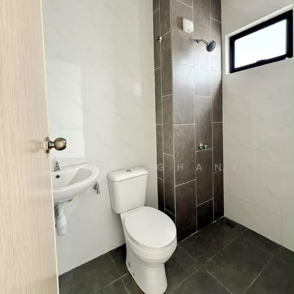 Townhouse for Sale in Tasek Gelugor (Penang) - Azura Ghani - Bathroom - PropertyGuru.com.my