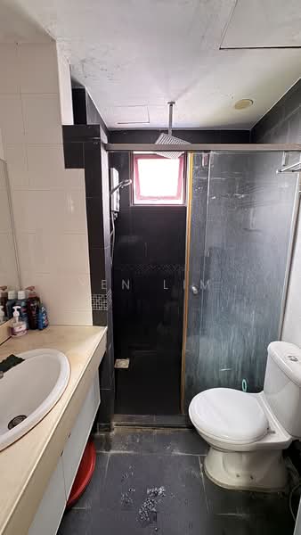 Kondominium untuk Dijual di Savanna Condominium - Yen Lim - Bathroom - PropertyGuru.com.my
