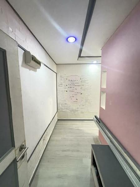 Service Residence for Sale at The Embassy (Bangunan Duta Impian) - Hooi Yee Lee - Corridor - PropertyGuru.com.my