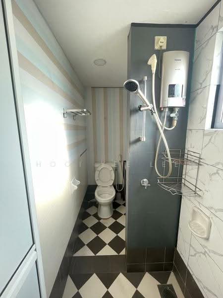 Service Residence for Sale at The Embassy (Bangunan Duta Impian) - Hooi Yee Lee - Bathroom - PropertyGuru.com.my
