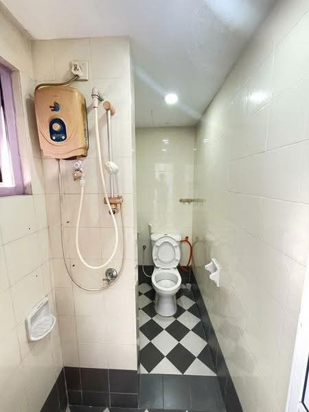 Service Residence for Sale at The Embassy (Bangunan Duta Impian) - Hooi Yee Lee - Bathroom - PropertyGuru.com.my