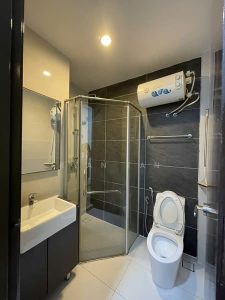 Service Residence for Sale at Paragon Residences @ Straits View - Ryan Tan - Bathroom - PropertyGuru.com.my