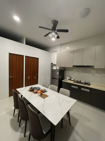 Service Residence for Sale at Paragon Residences @ Straits View - Ryan Tan - Dining Room - PropertyGuru.com.my