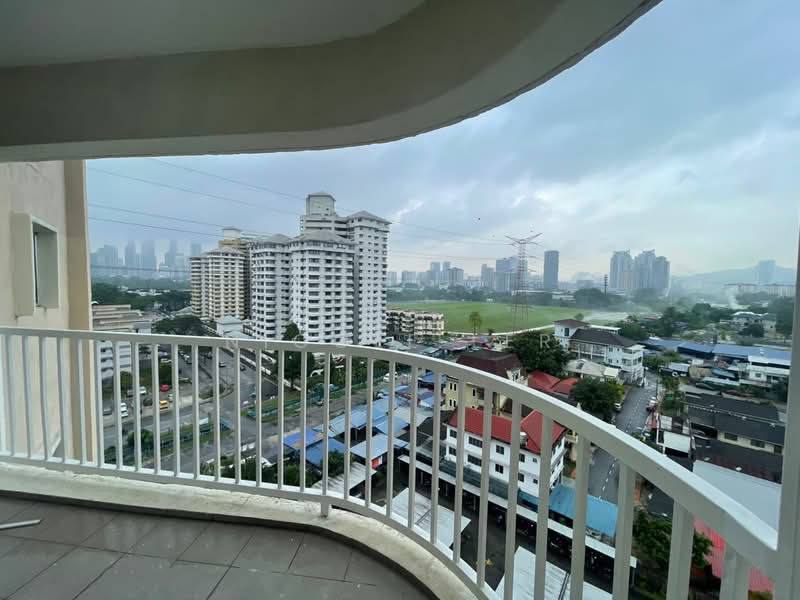 Kondominium untuk Dijual di Sri Ampang Hilir - Nicole Ler - Balcony view with KLCC & Polo Club - PropertyGuru.com.my