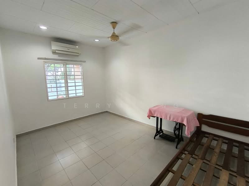 Rumah Teres untuk Disewa di Seksyen 8 (Petaling Jaya) - Terry Leong - Bedroom - PropertyGuru.com.my
