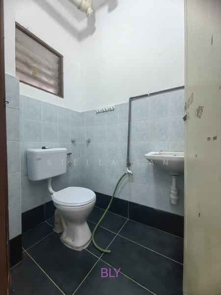 Shop / Office for Rent in Bandar Botanic (Klang) - Stella Tan - Bathroom - PropertyGuru.com.my