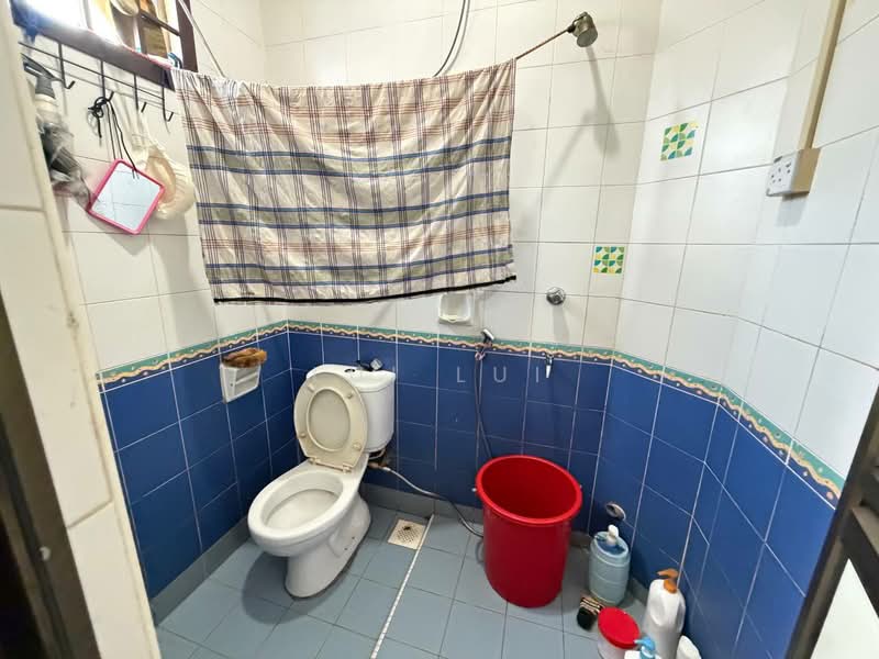 Rumah Teres 1 Tingkat untuk Dijual di Taman Molek (Johor Bahru) - Lui Lui - Bathroom - PropertyGuru.com.my