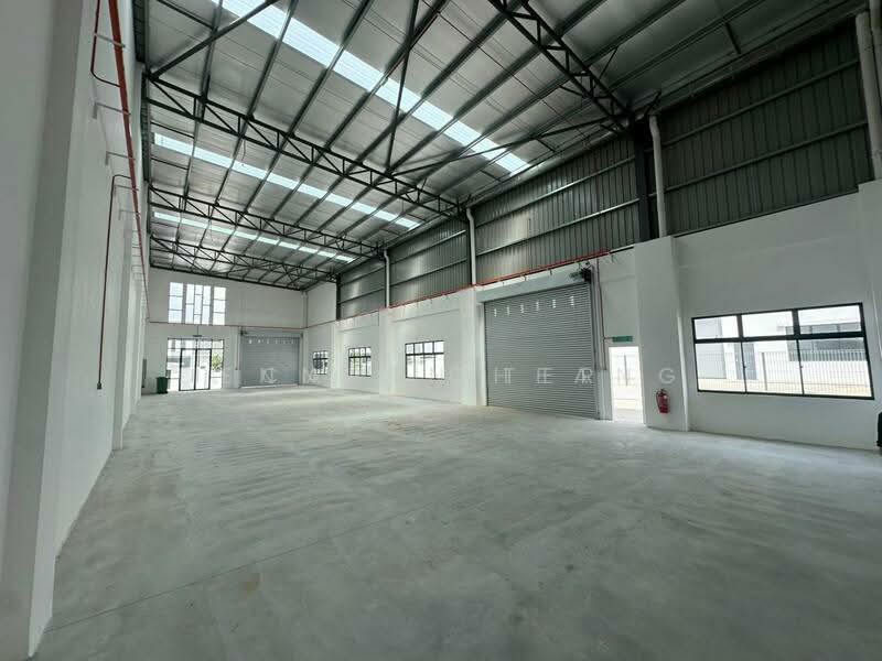 Cluster Factory for Sale in Taman Perindustrian Tropika (Ulu Tiram) - Dennis Cheang - Interior - PropertyGuru.com.my